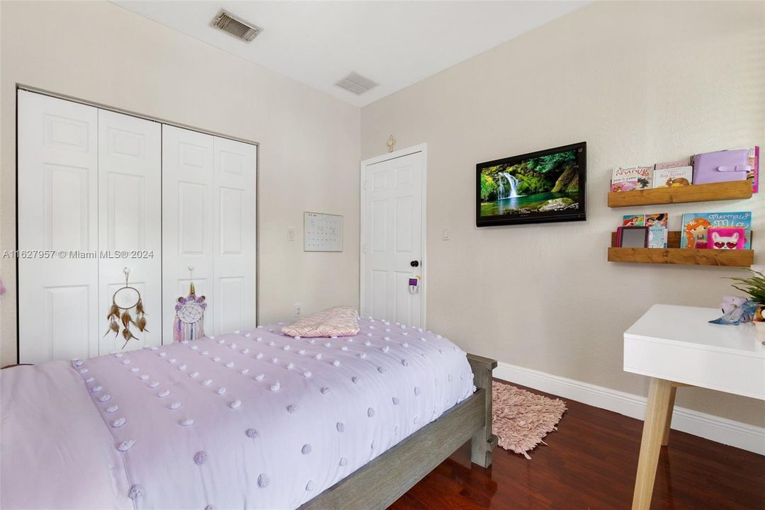 Recently Sold: $505,000 (5 beds, 3 baths, 1762 Square Feet)