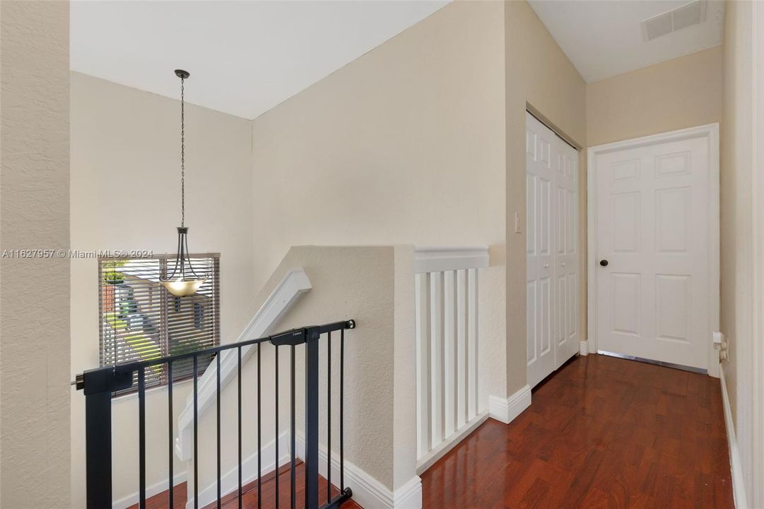 Recently Sold: $505,000 (5 beds, 3 baths, 1762 Square Feet)