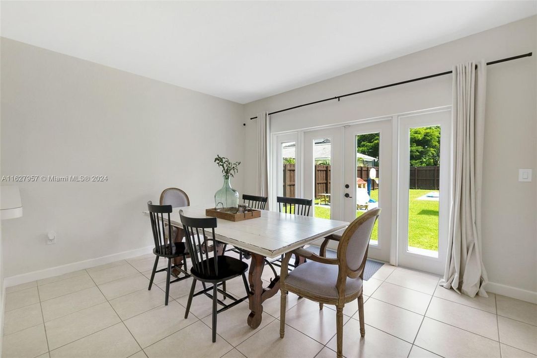 Recently Sold: $505,000 (5 beds, 3 baths, 1762 Square Feet)