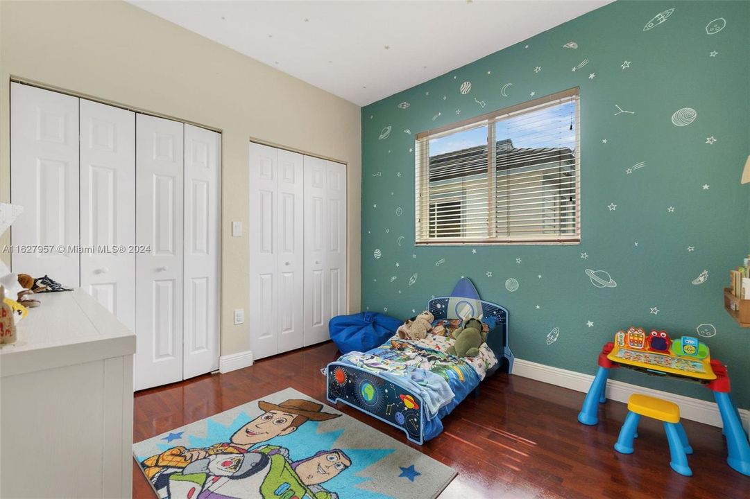 Recently Sold: $505,000 (5 beds, 3 baths, 1762 Square Feet)