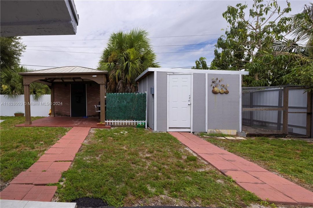 Recently Sold: $445,000 (3 beds, 1 baths, 840 Square Feet)