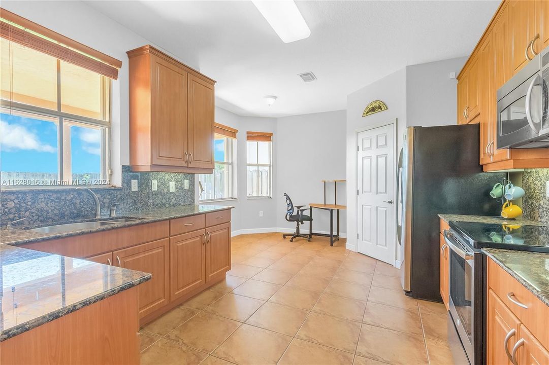 Recently Rented: $4,000 (4 beds, 3 baths, 2831 Square Feet)