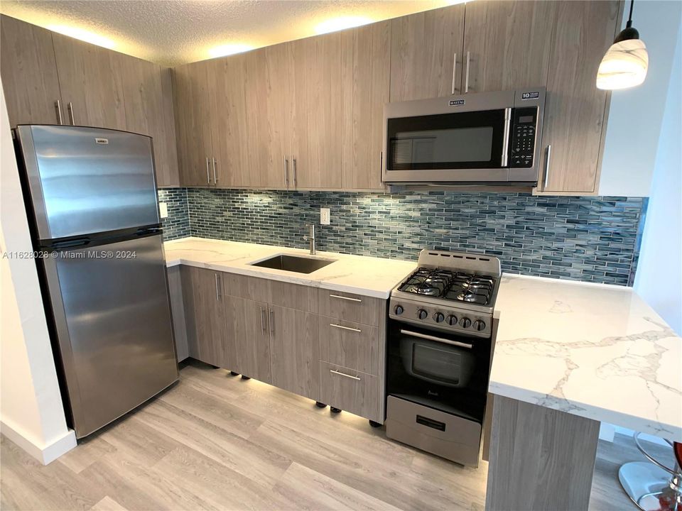 Recently Rented: $1,800 (0 beds, 1 baths, 400 Square Feet)