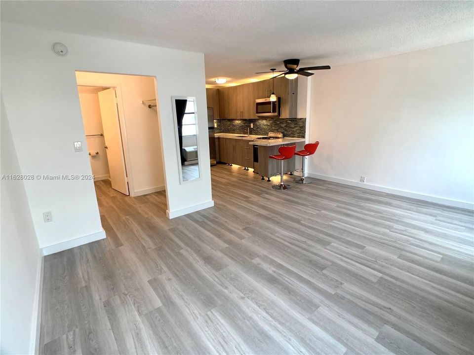 Recently Rented: $1,800 (0 beds, 1 baths, 400 Square Feet)