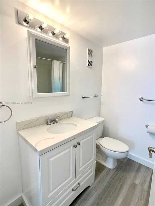 Recently Rented: $1,800 (0 beds, 1 baths, 400 Square Feet)