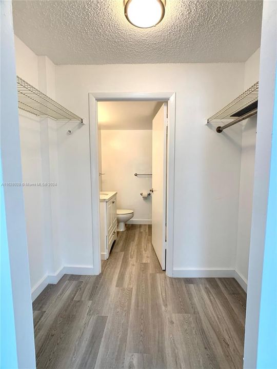Recently Rented: $1,800 (0 beds, 1 baths, 400 Square Feet)