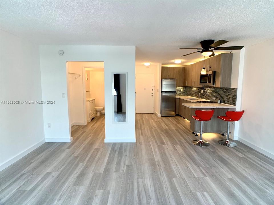 Recently Rented: $1,800 (0 beds, 1 baths, 400 Square Feet)