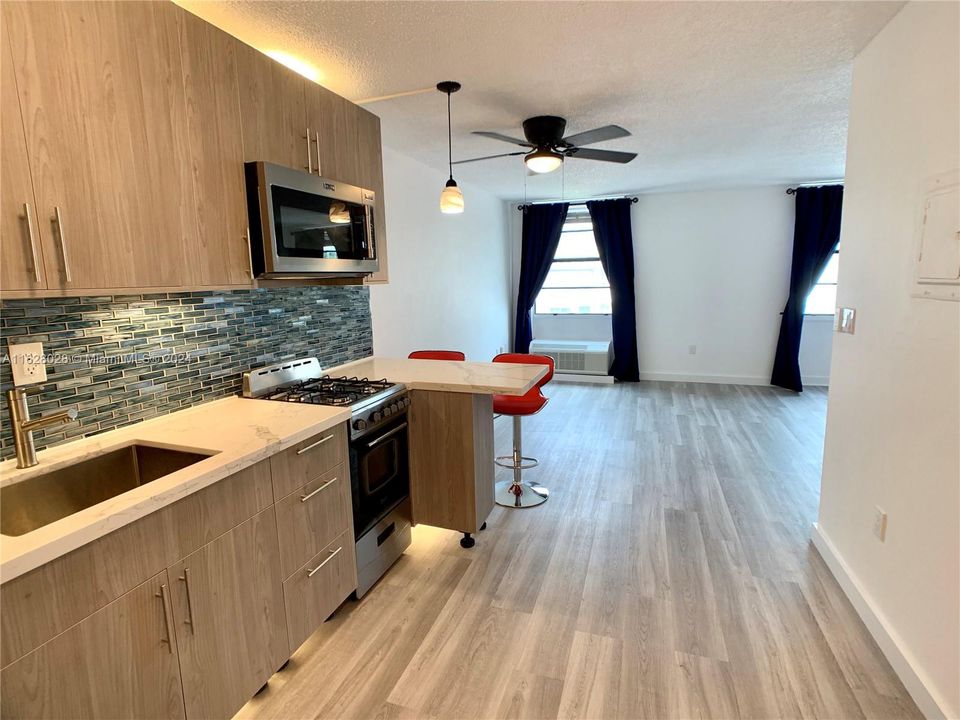 Recently Rented: $1,800 (0 beds, 1 baths, 400 Square Feet)