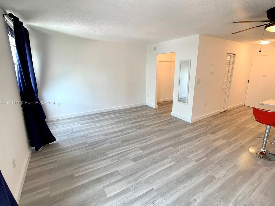 Recently Rented: $1,800 (0 beds, 1 baths, 400 Square Feet)