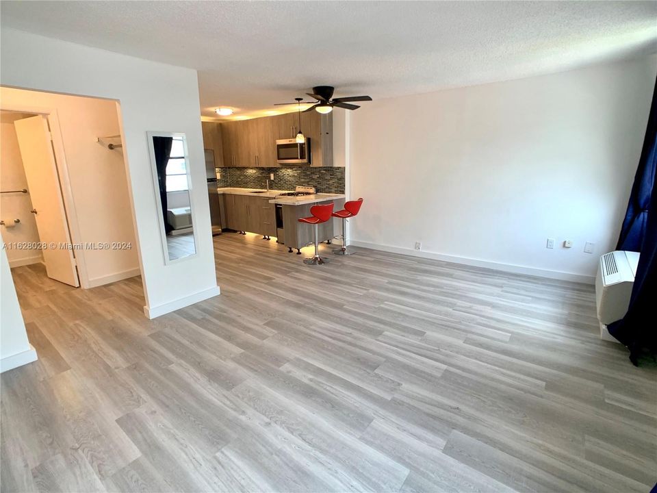 Recently Rented: $1,800 (0 beds, 1 baths, 400 Square Feet)