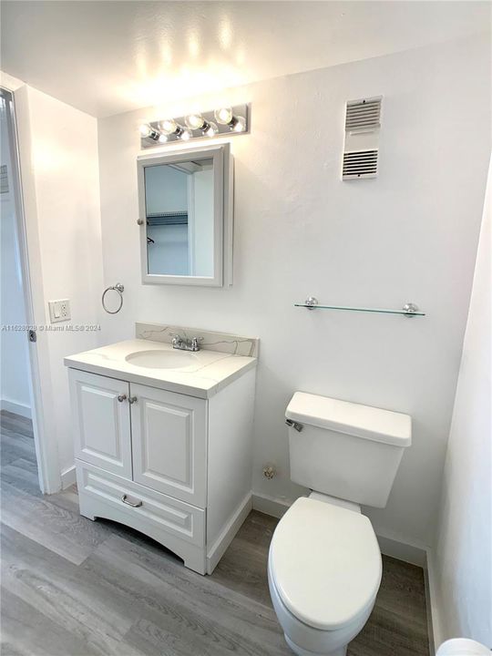 Recently Rented: $1,800 (0 beds, 1 baths, 400 Square Feet)