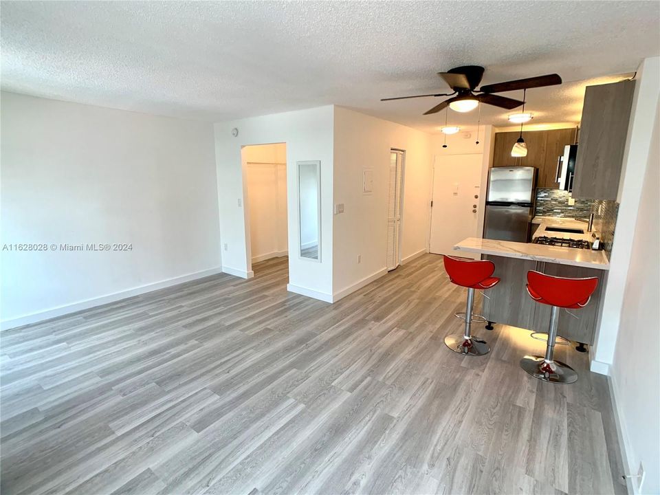 Recently Rented: $1,800 (0 beds, 1 baths, 400 Square Feet)