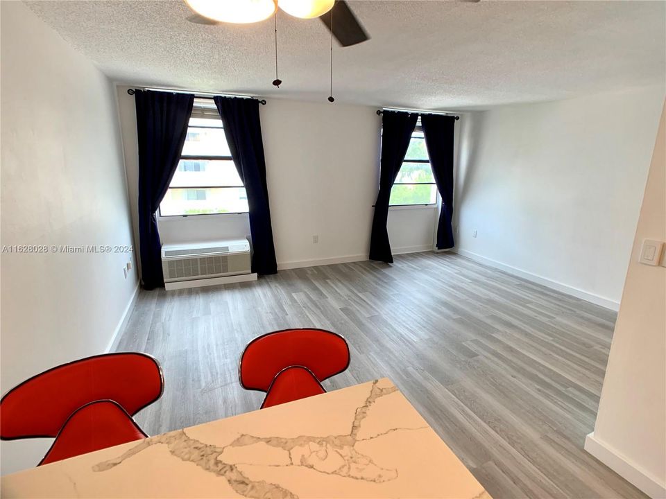 Recently Rented: $1,800 (0 beds, 1 baths, 400 Square Feet)