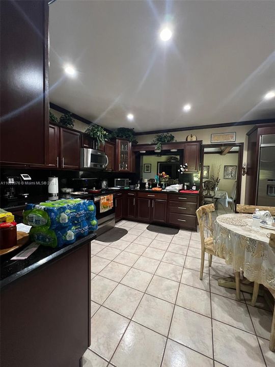 En Venta: $2,800,000 (6 camas, 4 baños, 4397 Pies cuadrados)