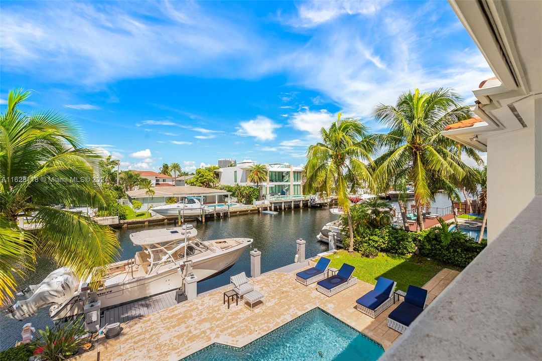 Active With Contract: $4,250,000 (5 beds, 6 baths, 5514 Square Feet)