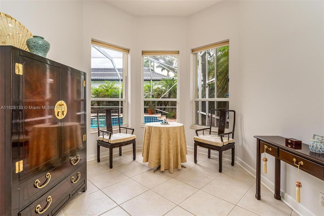 Active With Contract: $1,000,000 (5 beds, 3 baths, 3474 Square Feet)