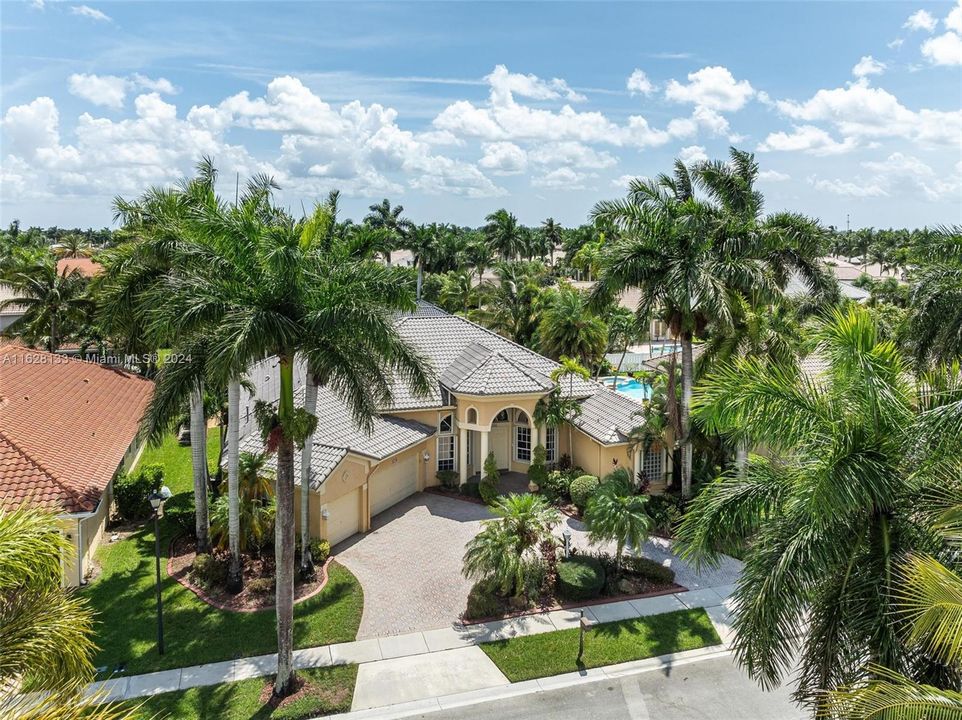 Active With Contract: $1,000,000 (5 beds, 3 baths, 3474 Square Feet)