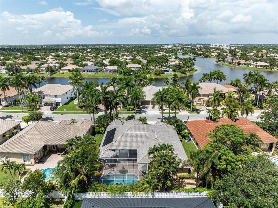 Active With Contract: $1,000,000 (5 beds, 3 baths, 3474 Square Feet)