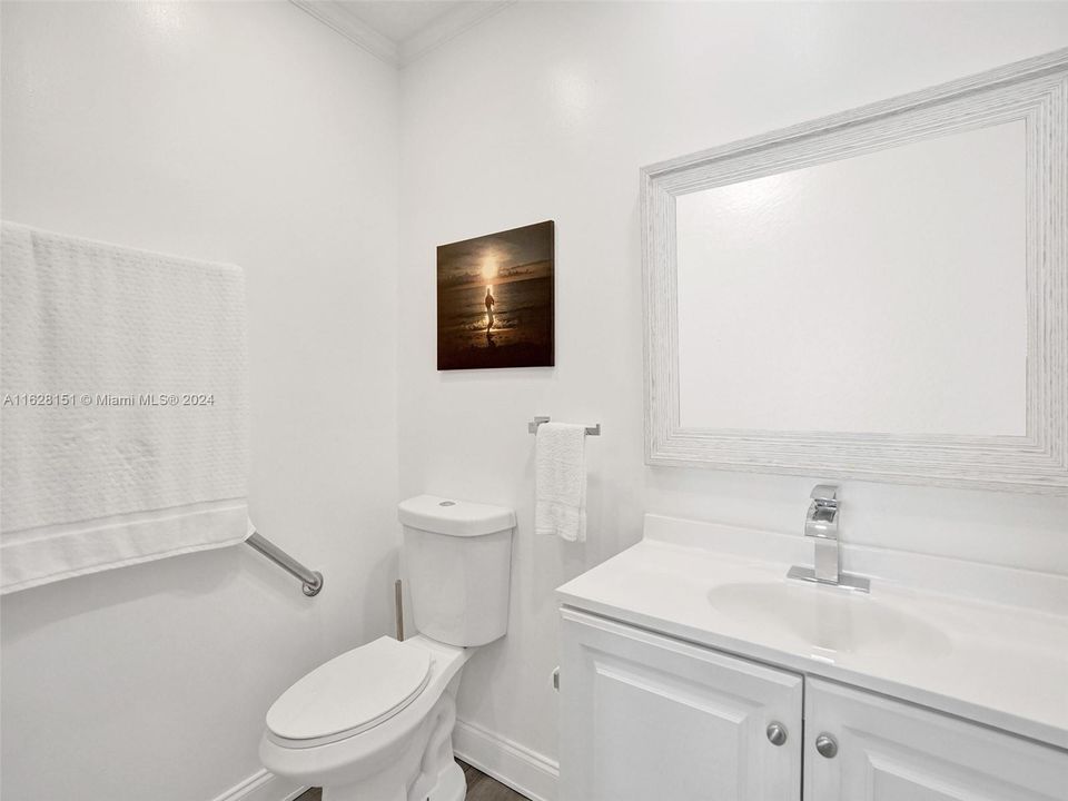 Active With Contract: $179,000 (2 beds, 2 baths, 907 Square Feet)