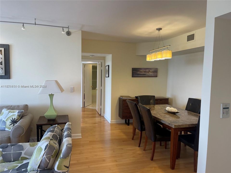 For Sale: $575,000 (2 beds, 2 baths, 1520 Square Feet)