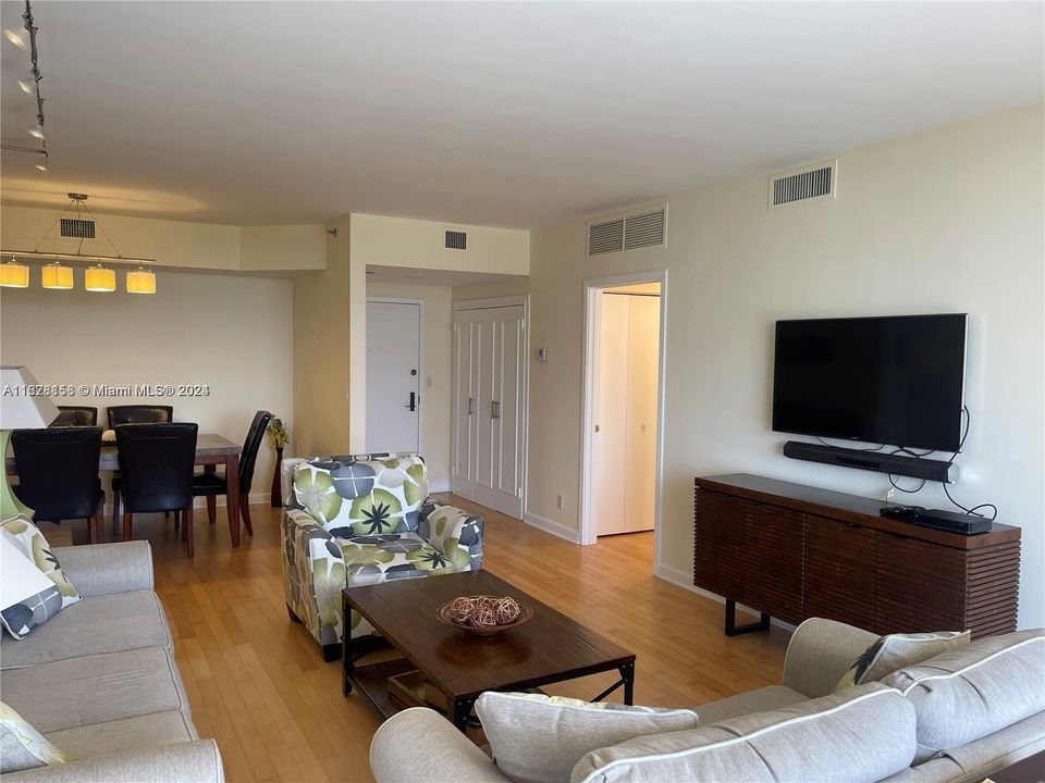 For Sale: $575,000 (2 beds, 2 baths, 1520 Square Feet)