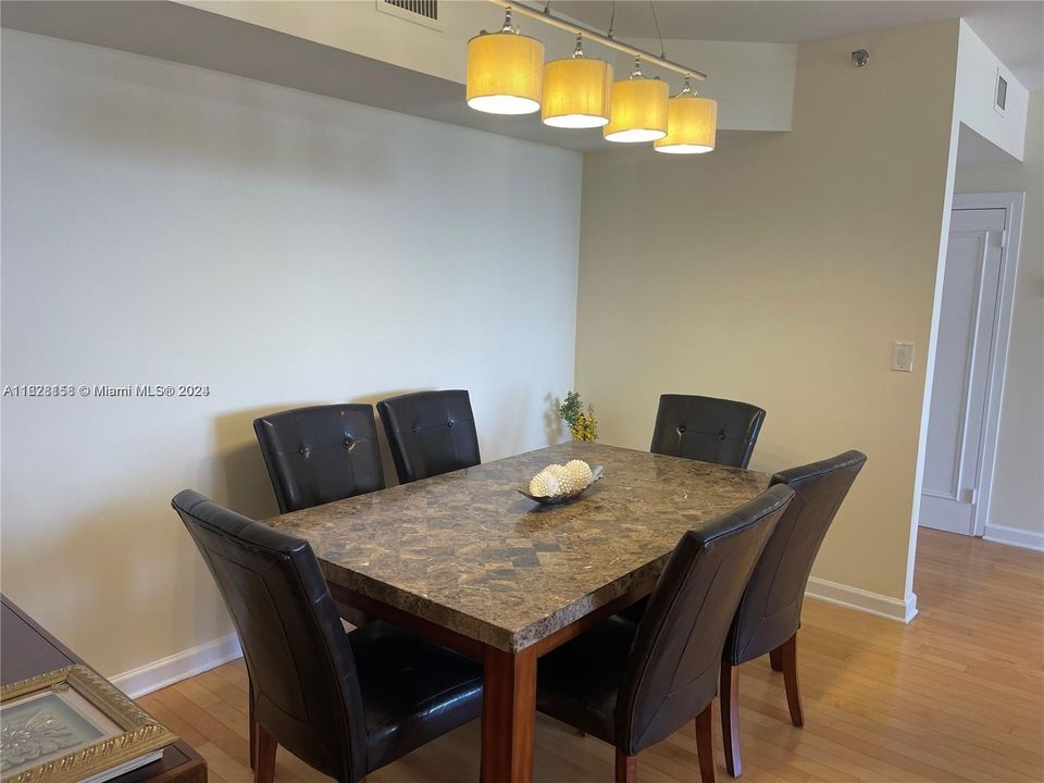 For Sale: $575,000 (2 beds, 2 baths, 1520 Square Feet)