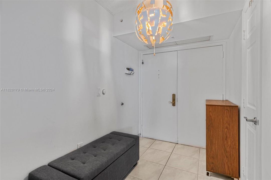 For Sale: $1,100,000 (2 beds, 2 baths, 1440 Square Feet)