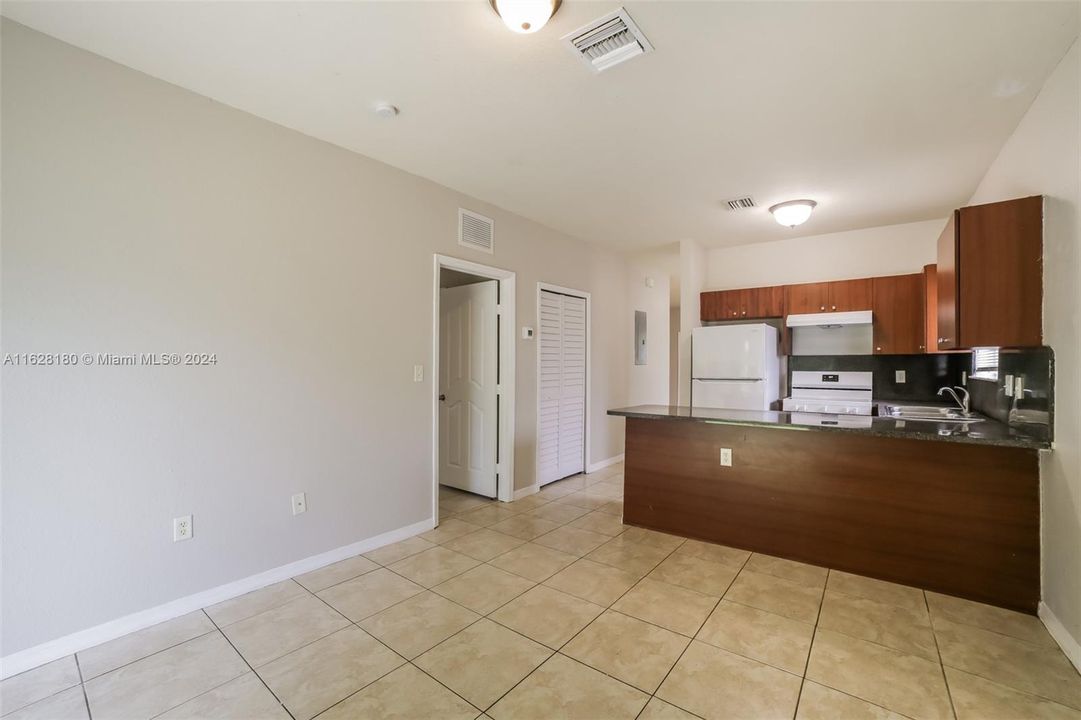 Active With Contract: $2,225 (3 beds, 2 baths, 1200 Square Feet)