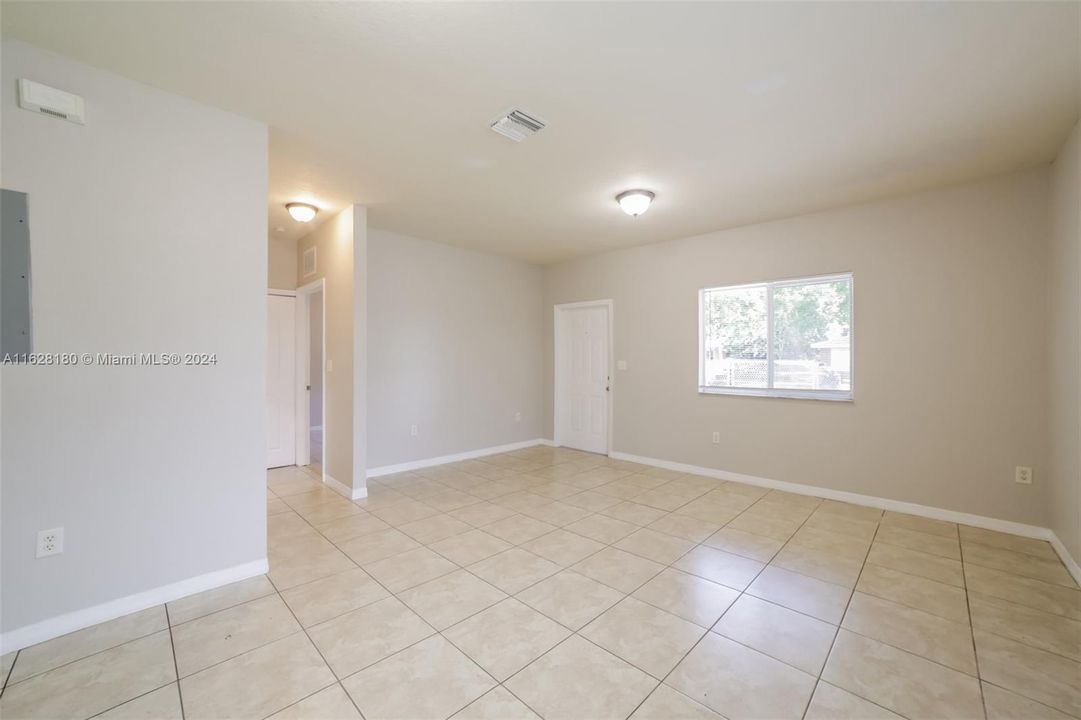 Active With Contract: $2,225 (3 beds, 2 baths, 1200 Square Feet)