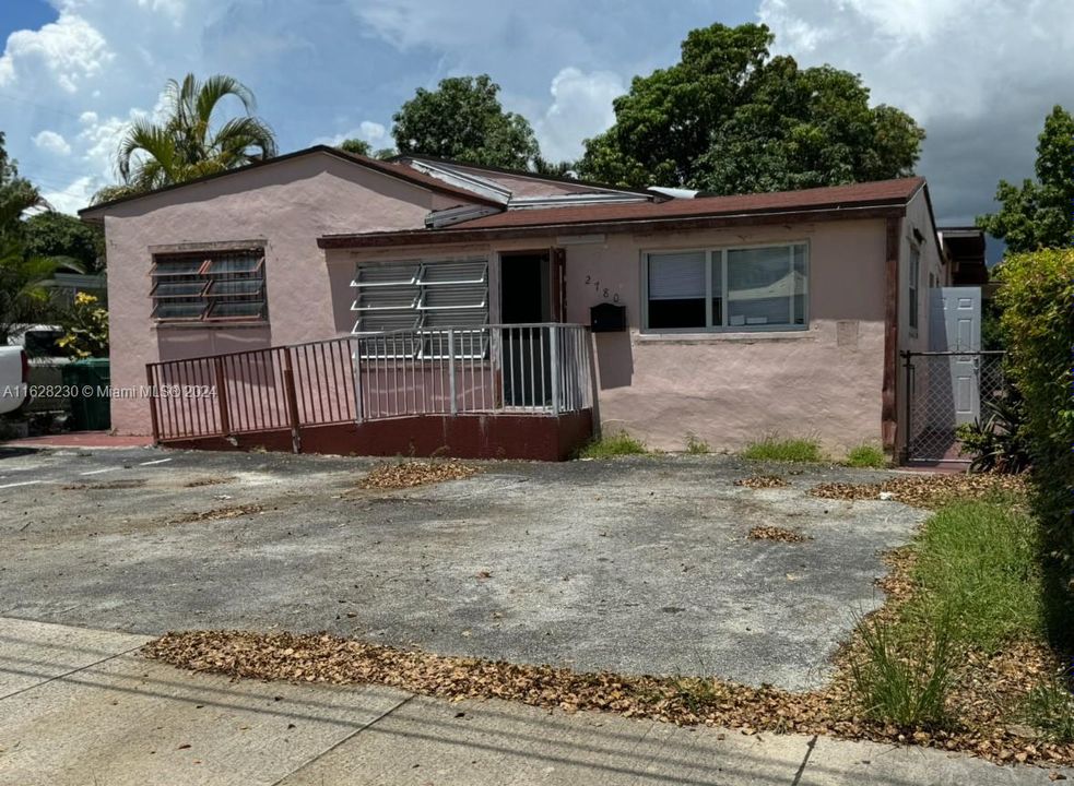 For Sale: $679,000 (3 beds, 2 baths, 2343 Square Feet)