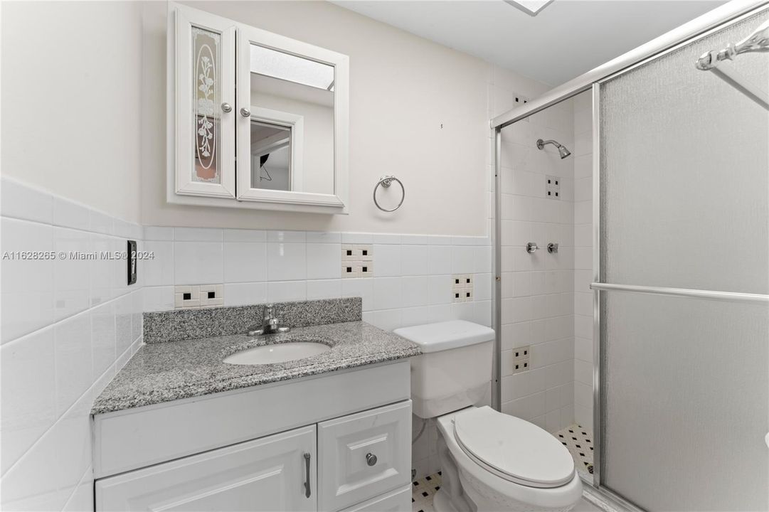 For Sale: $190,000 (2 beds, 2 baths, 1043 Square Feet)