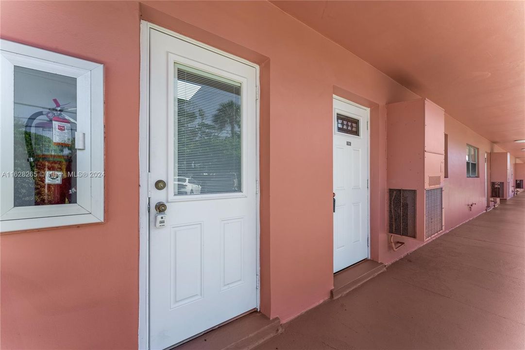 For Sale: $190,000 (2 beds, 2 baths, 1043 Square Feet)