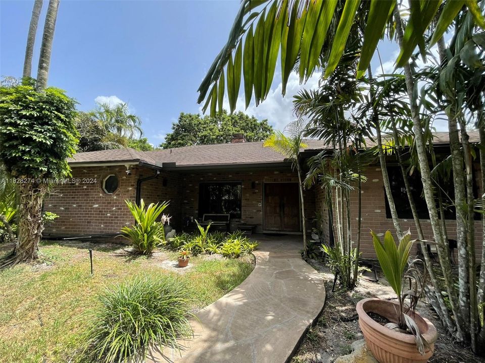 En Venta: $2,150,000 (4 camas, 3 baños, 4080 Pies cuadrados)