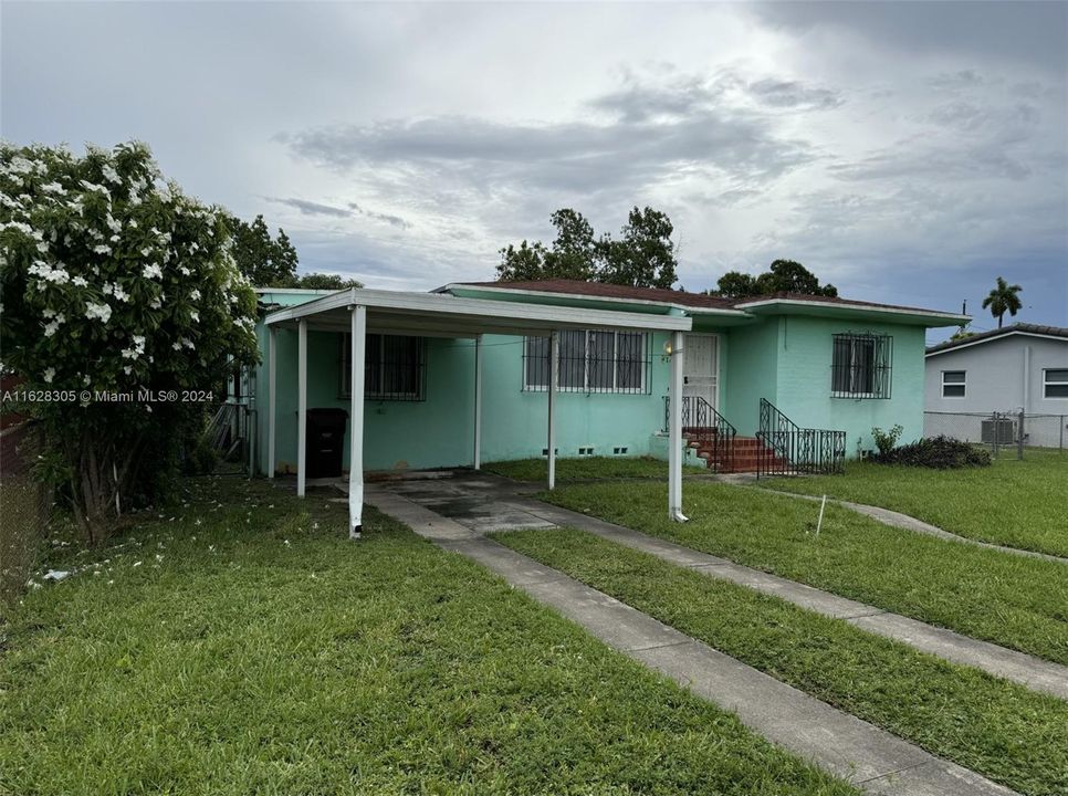 Active With Contract: $495,000 (3 beds, 2 baths, 1673 Square Feet)