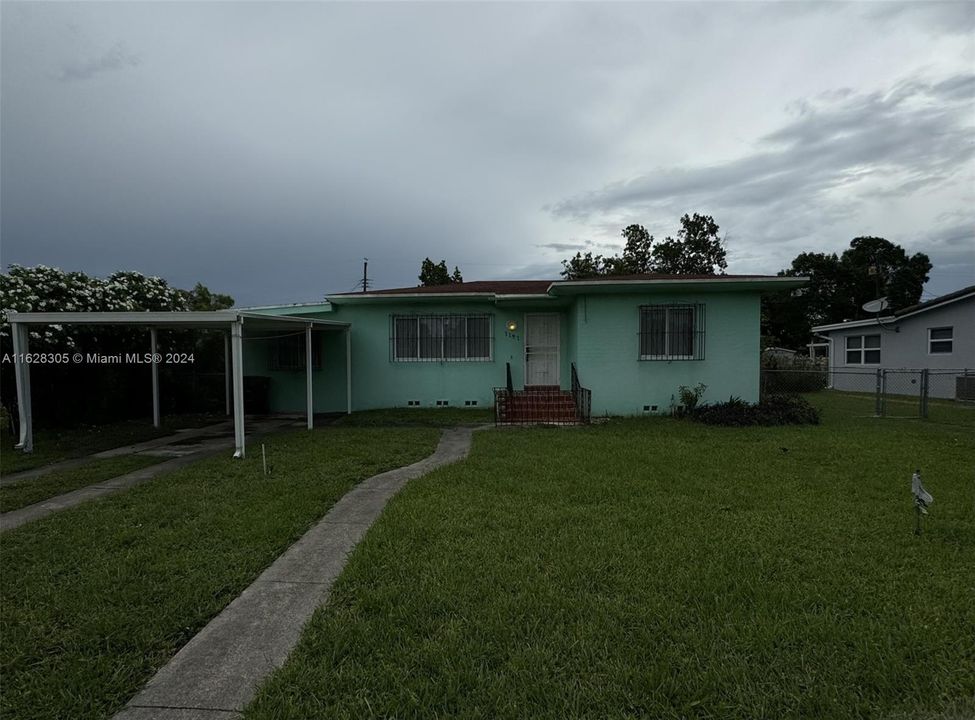 Active With Contract: $495,000 (3 beds, 2 baths, 1673 Square Feet)