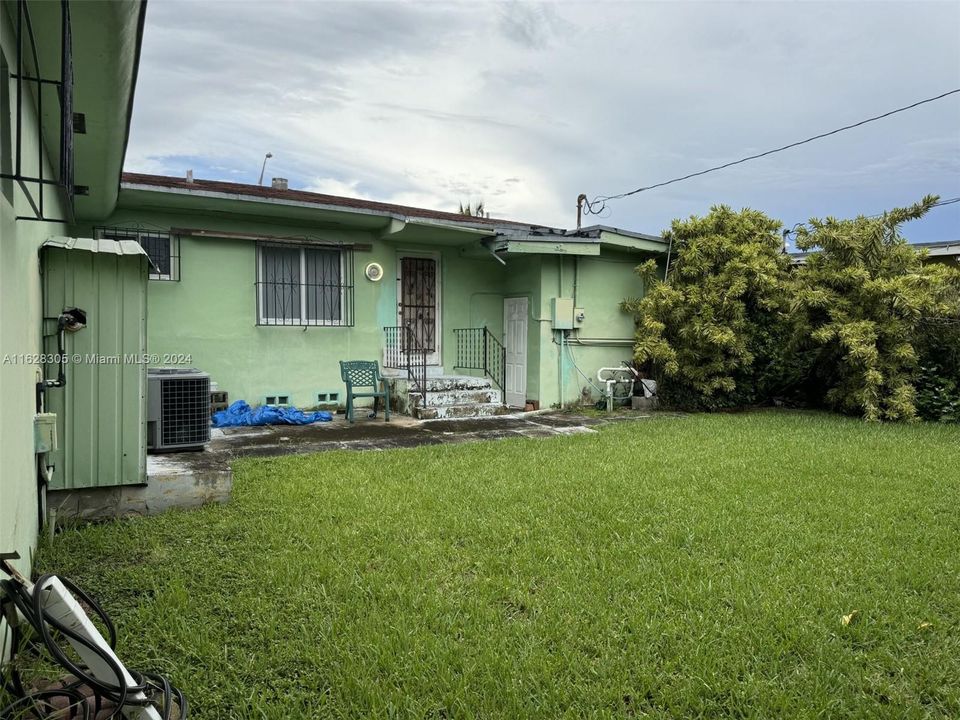 Active With Contract: $495,000 (3 beds, 2 baths, 1673 Square Feet)