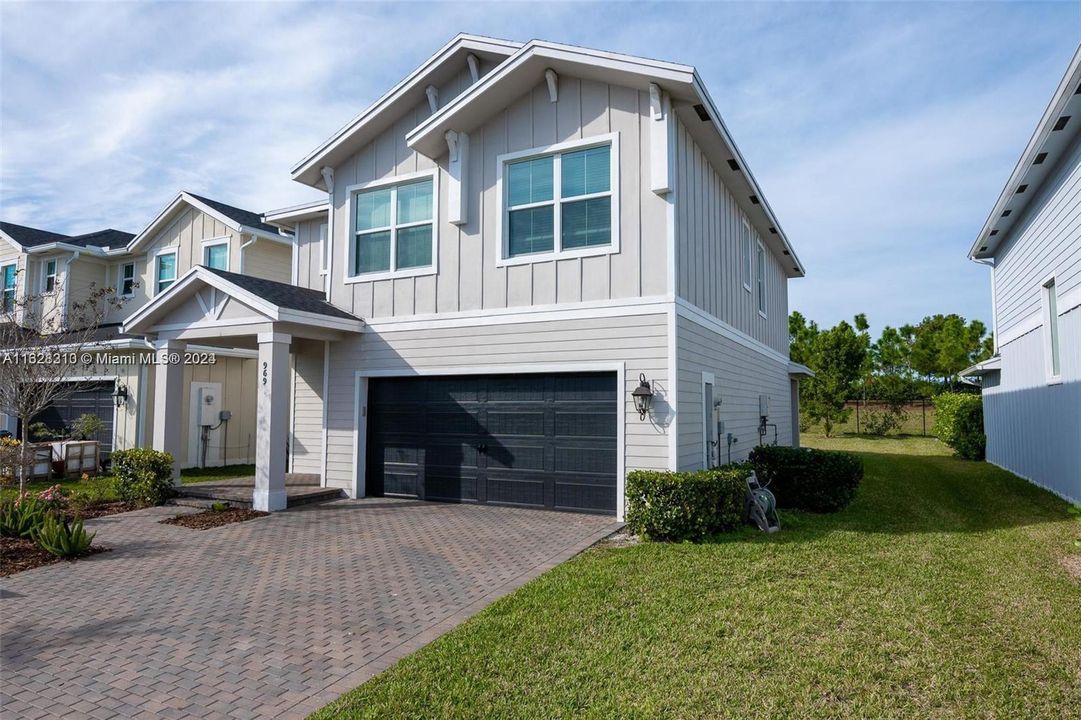 For Sale: $565,000 (3 beds, 2 baths, 1977 Square Feet)