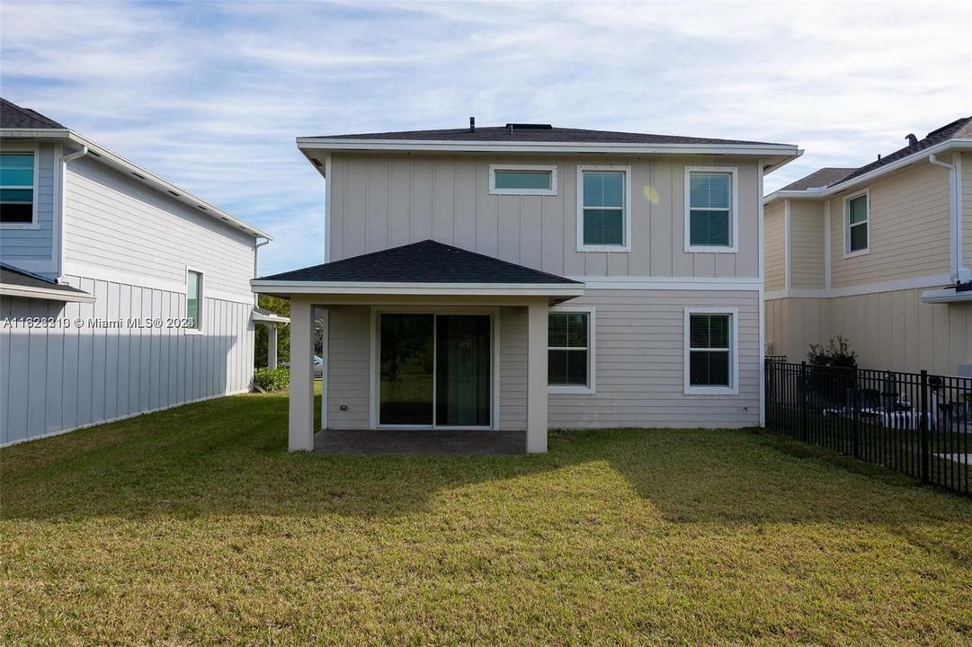 For Sale: $565,000 (3 beds, 2 baths, 1977 Square Feet)