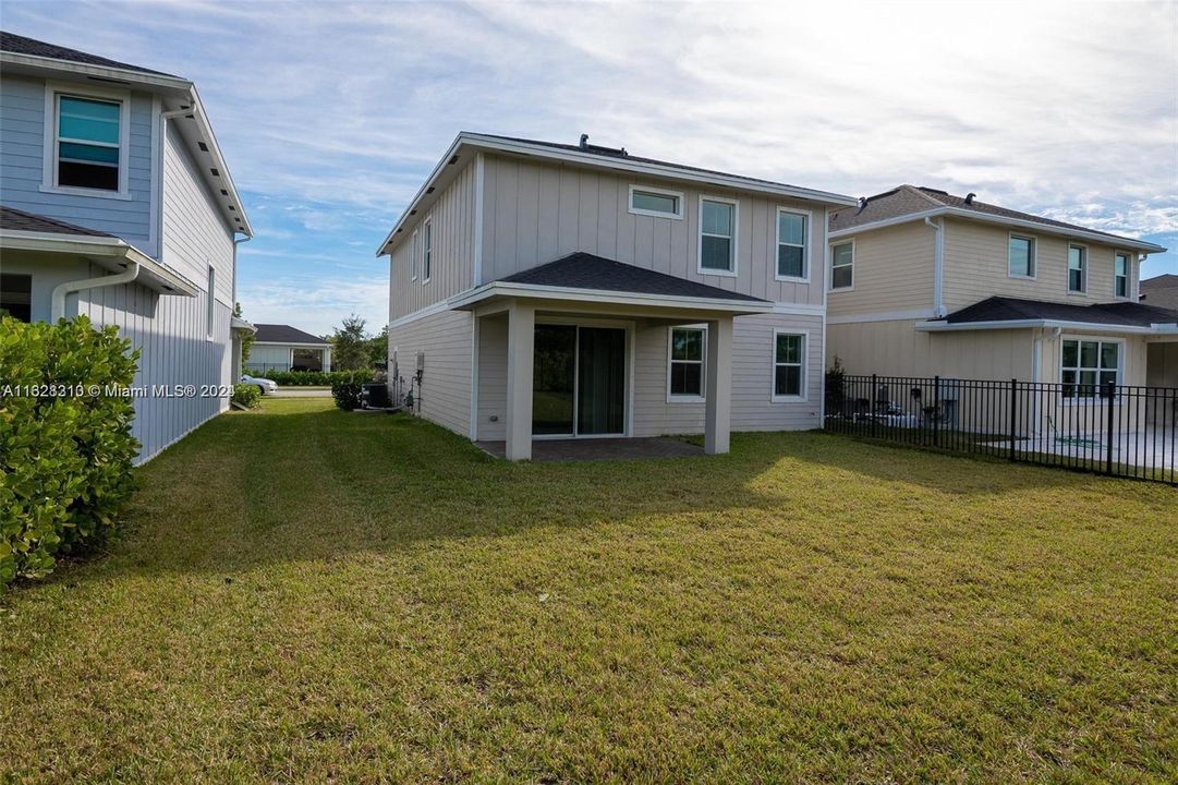 For Sale: $565,000 (3 beds, 2 baths, 1977 Square Feet)