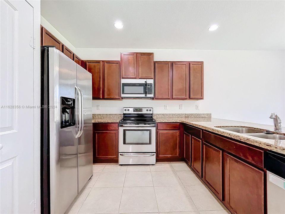 Vendido Recientemente: $639,000 (5 camas, 4 baños, 2980 Pies cuadrados)