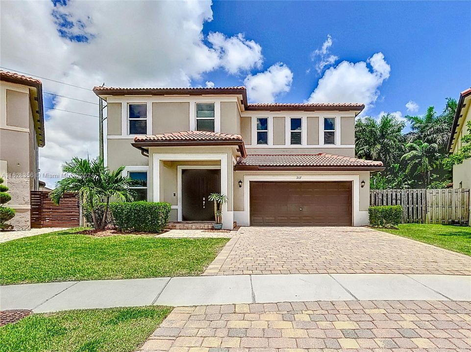 Recently Sold: $639,000 (5 beds, 4 baths, 2980 Square Feet)