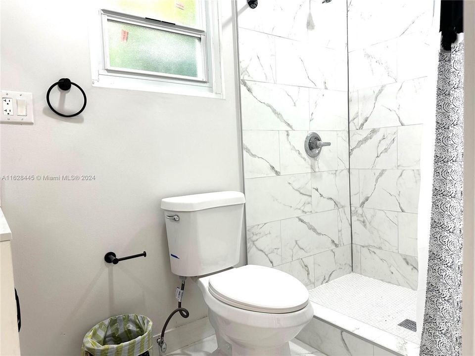 Recently Rented: $1,400 (1 beds, 1 baths, 275 Square Feet)