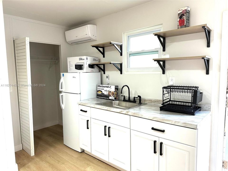 Recently Rented: $1,400 (1 beds, 1 baths, 275 Square Feet)