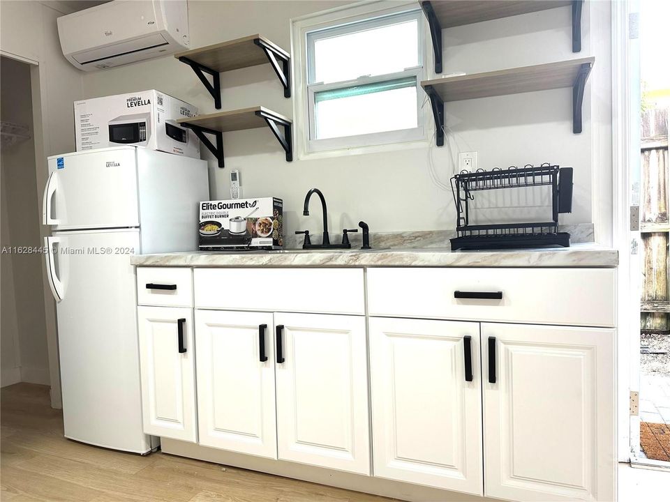 Recently Rented: $1,400 (1 beds, 1 baths, 275 Square Feet)