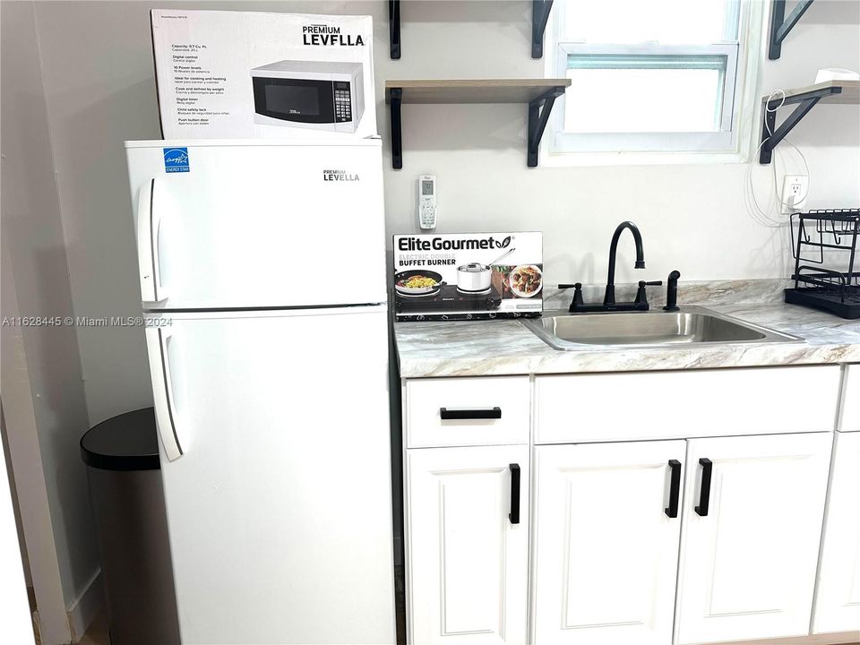 Recently Rented: $1,400 (1 beds, 1 baths, 275 Square Feet)