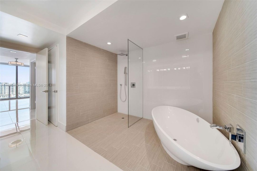 For Sale: $1,248,000 (2 beds, 3 baths, 1524 Square Feet)