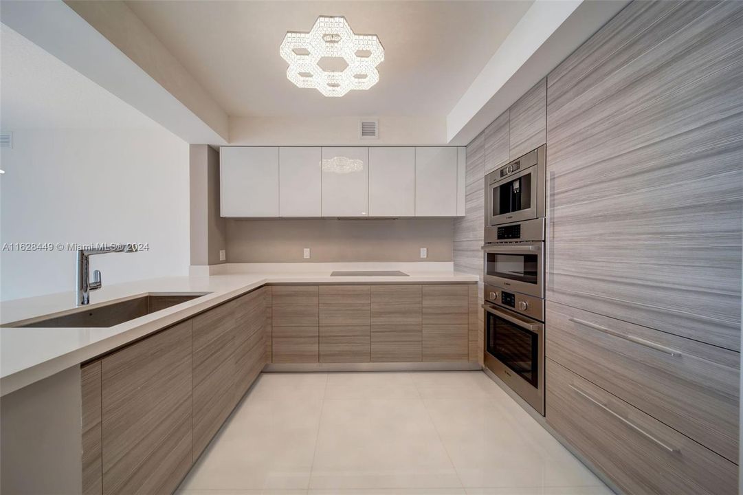 For Sale: $1,248,000 (2 beds, 3 baths, 1524 Square Feet)