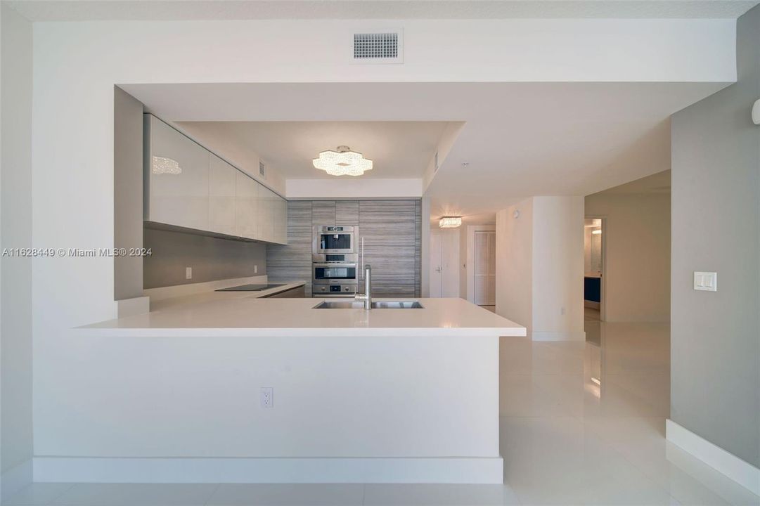For Sale: $1,248,000 (2 beds, 3 baths, 1524 Square Feet)