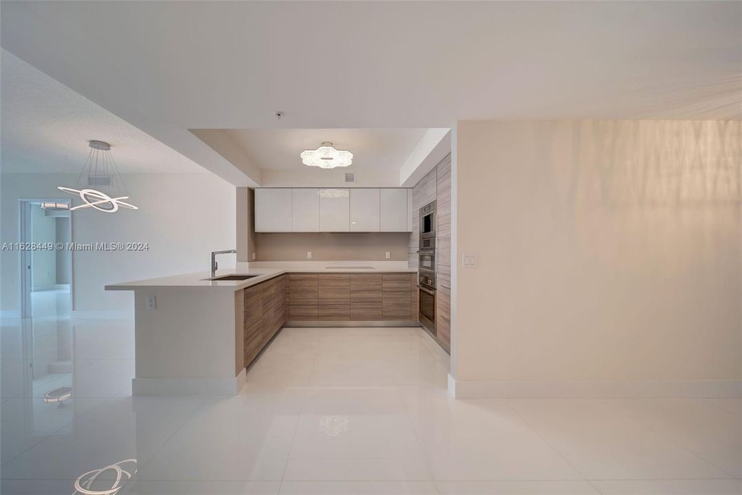 For Sale: $1,248,000 (2 beds, 3 baths, 1524 Square Feet)