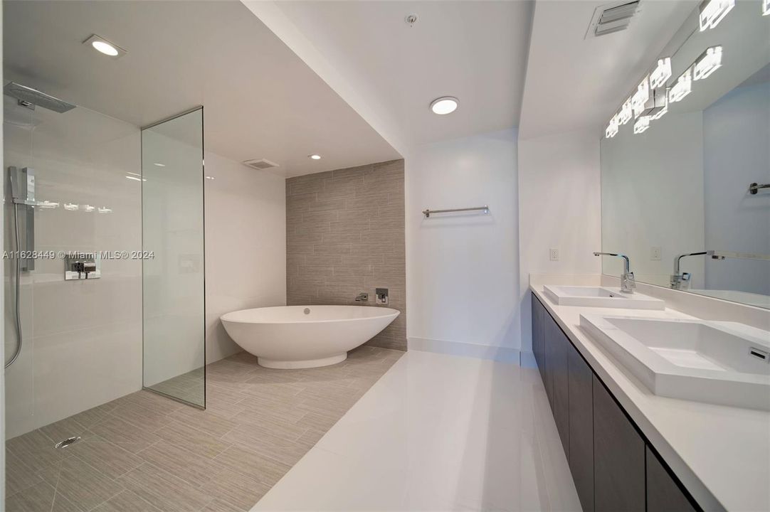For Sale: $1,248,000 (2 beds, 3 baths, 1524 Square Feet)